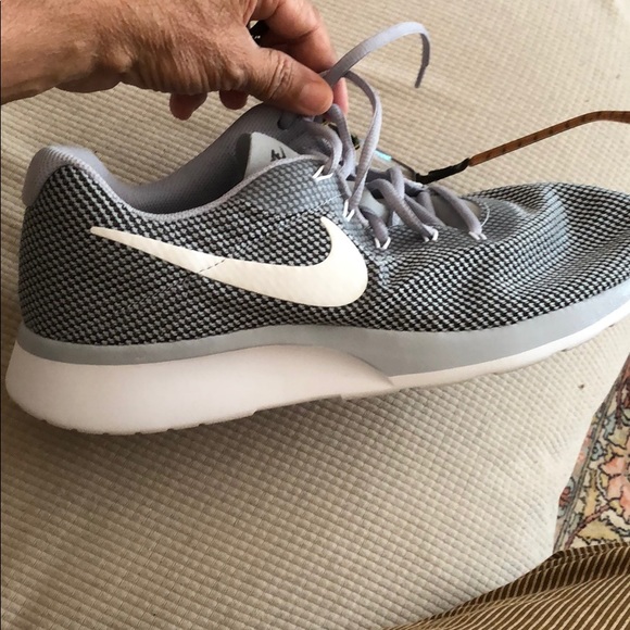 Nike sneakers gray size 10 - Picture 6 of 7